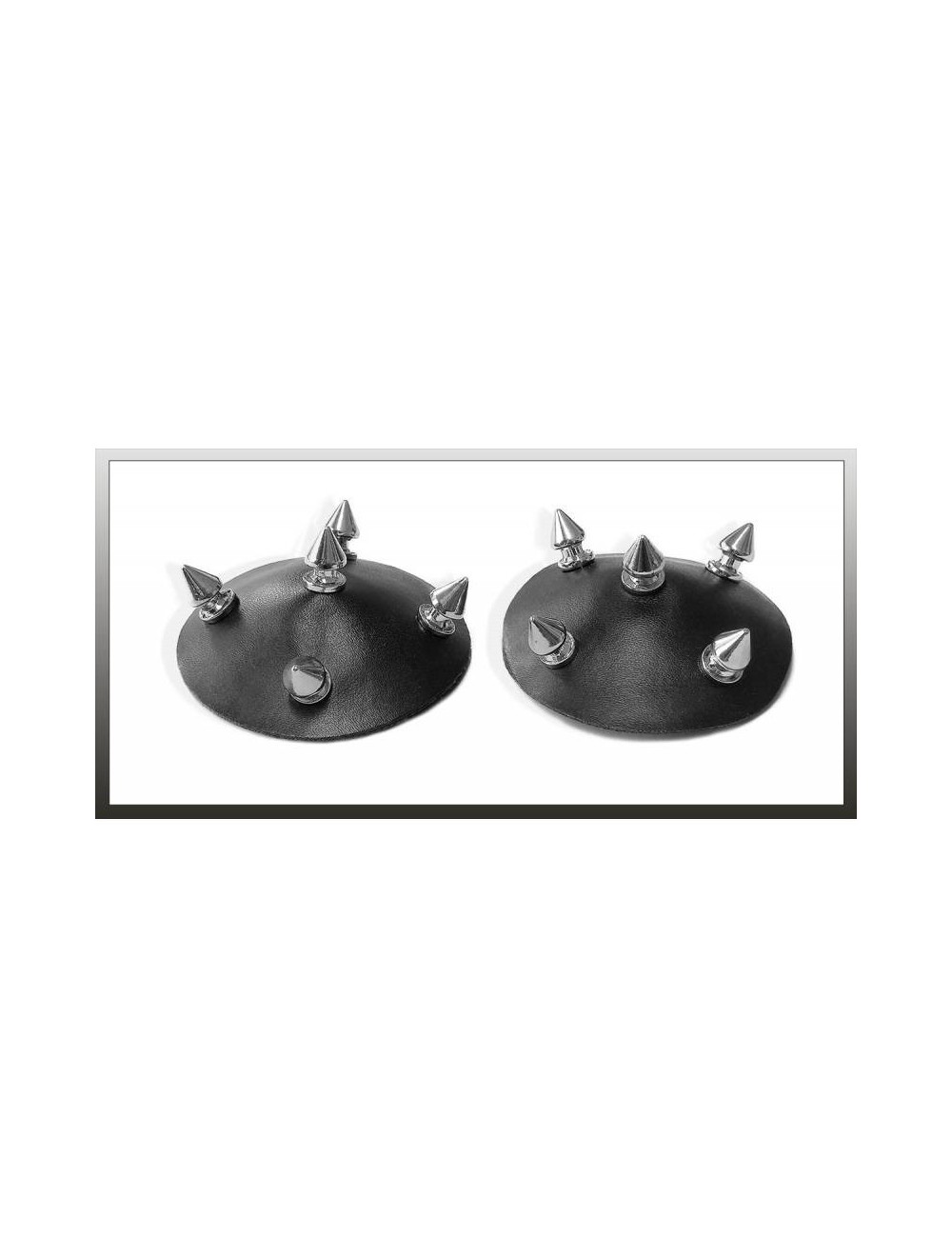 Nipples effet cuir avec clous Nipples effet cuir avec clous