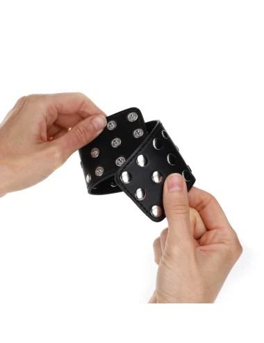 KINK - APPAREILS DE RETENUE POIGNETS AVEC FERMETURE PRESSION PLEINE DE RIVETS NOIR AJUSTABLE 19-24 CM X 5