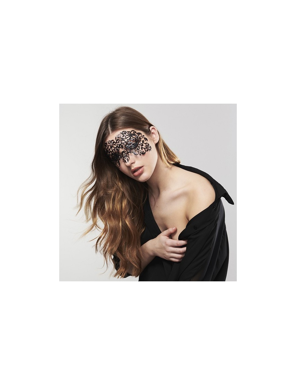 Sextoys - Masques, liens et menottes - Masque vinyle noire avec adhésif réutilisable Dalila - Bijoux Indiscrets Sextoys - Masques, liens et menottes - Masque vinyle noire avec adhésif réutilisable Dalila - Bijoux Indiscrets