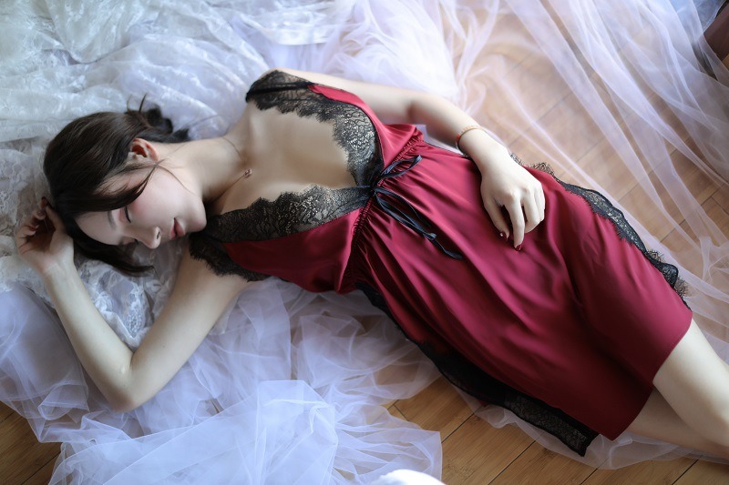 Nuisette en satin : pour une nuit hors du commun